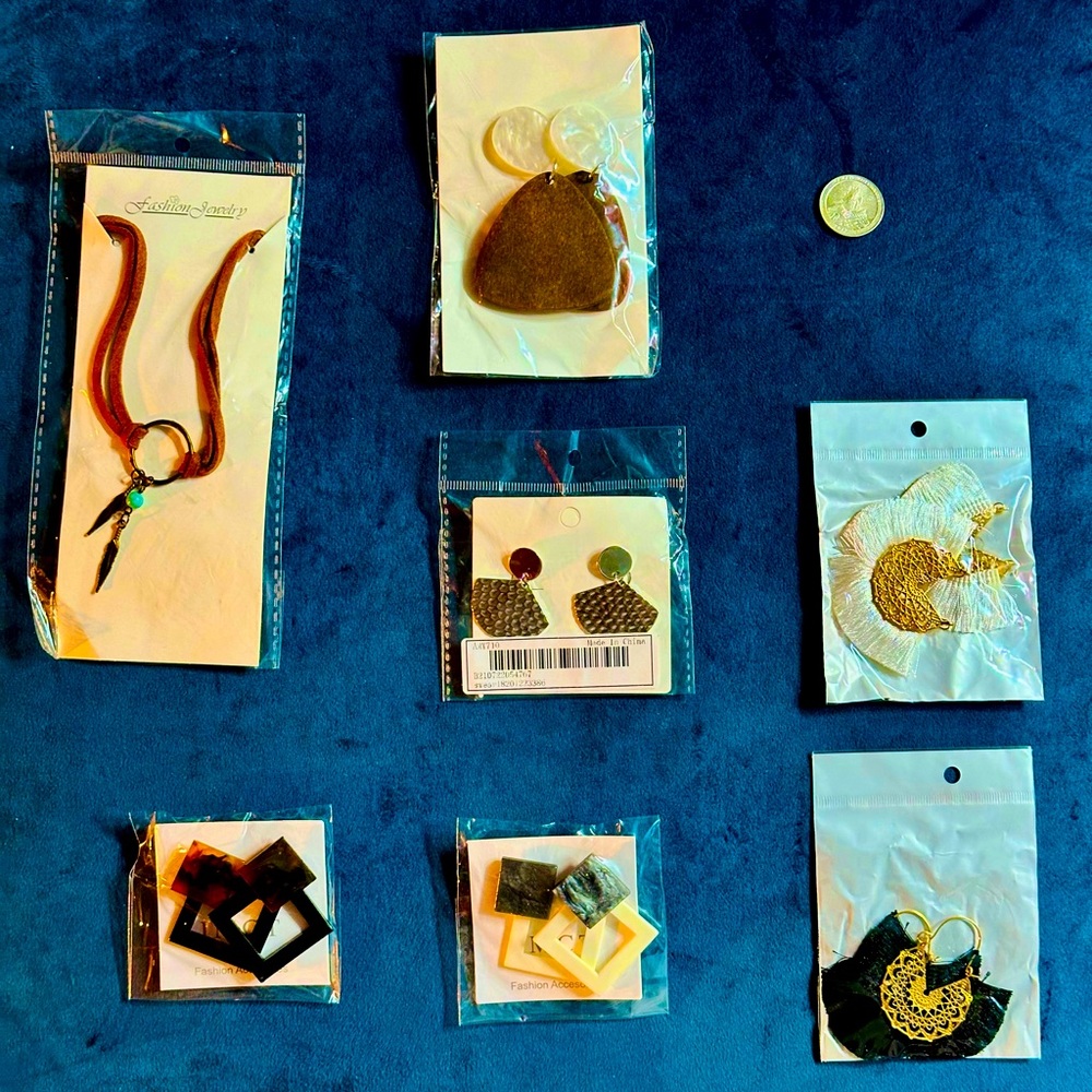 NWT earnings lot with a thin bead shape necklace